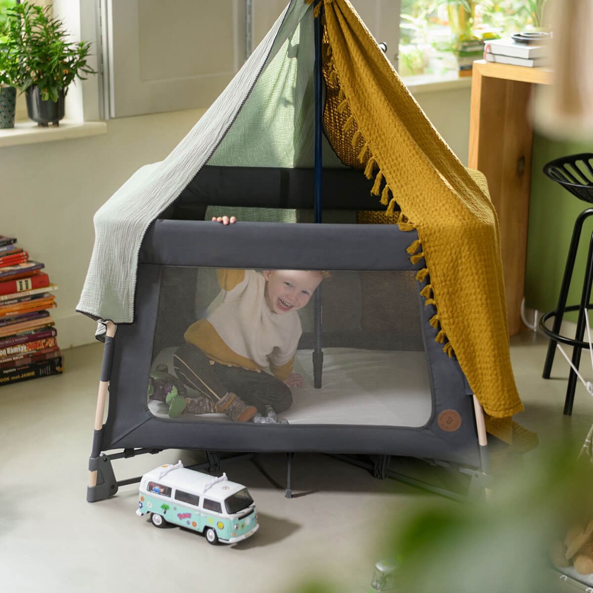Maxi-Cosi Swift 3 İşlevli Seyahat Yatağı / Essential Graphite