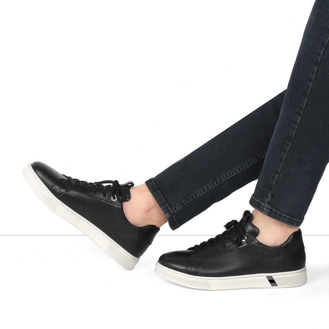 Celal Gültekin Erkek Siyah Bağcıklı Kalın Tabanlı Deri Sneaker