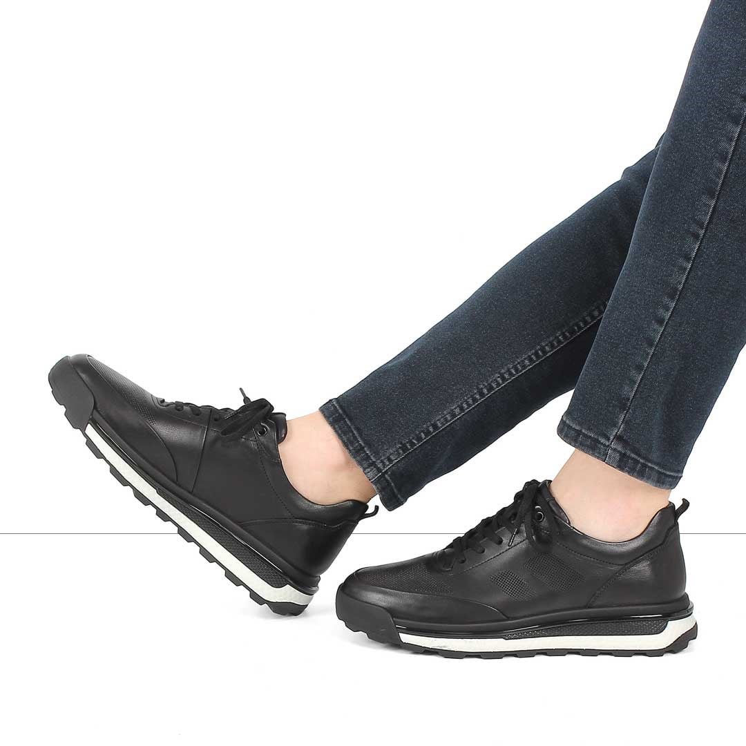 Celal Gültekin Erkek Siyah Bağcıklı Kalın Tabanlı Deri Sneaker