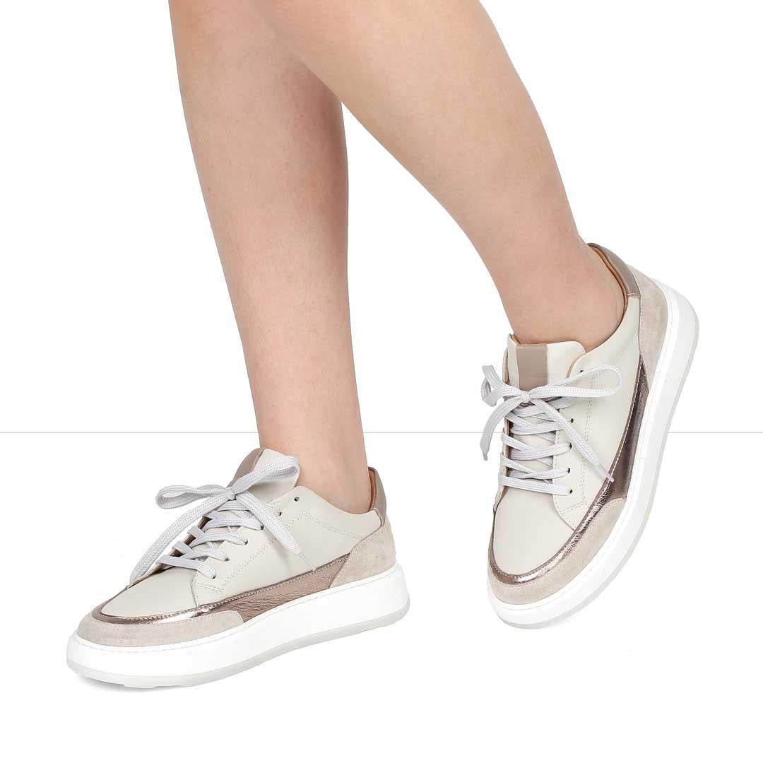 Celal Gültekin Kadın Bej Bağcıklı Kalın Tabanlı Deri Sneaker