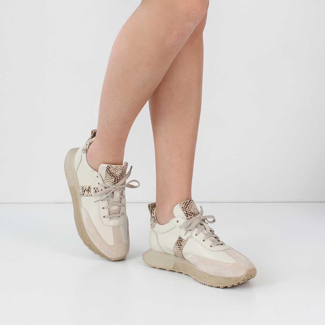 Celal Gültekin Kadın Bej Bağcıklı Kalın Tabanlı Süet Deri Sneaker