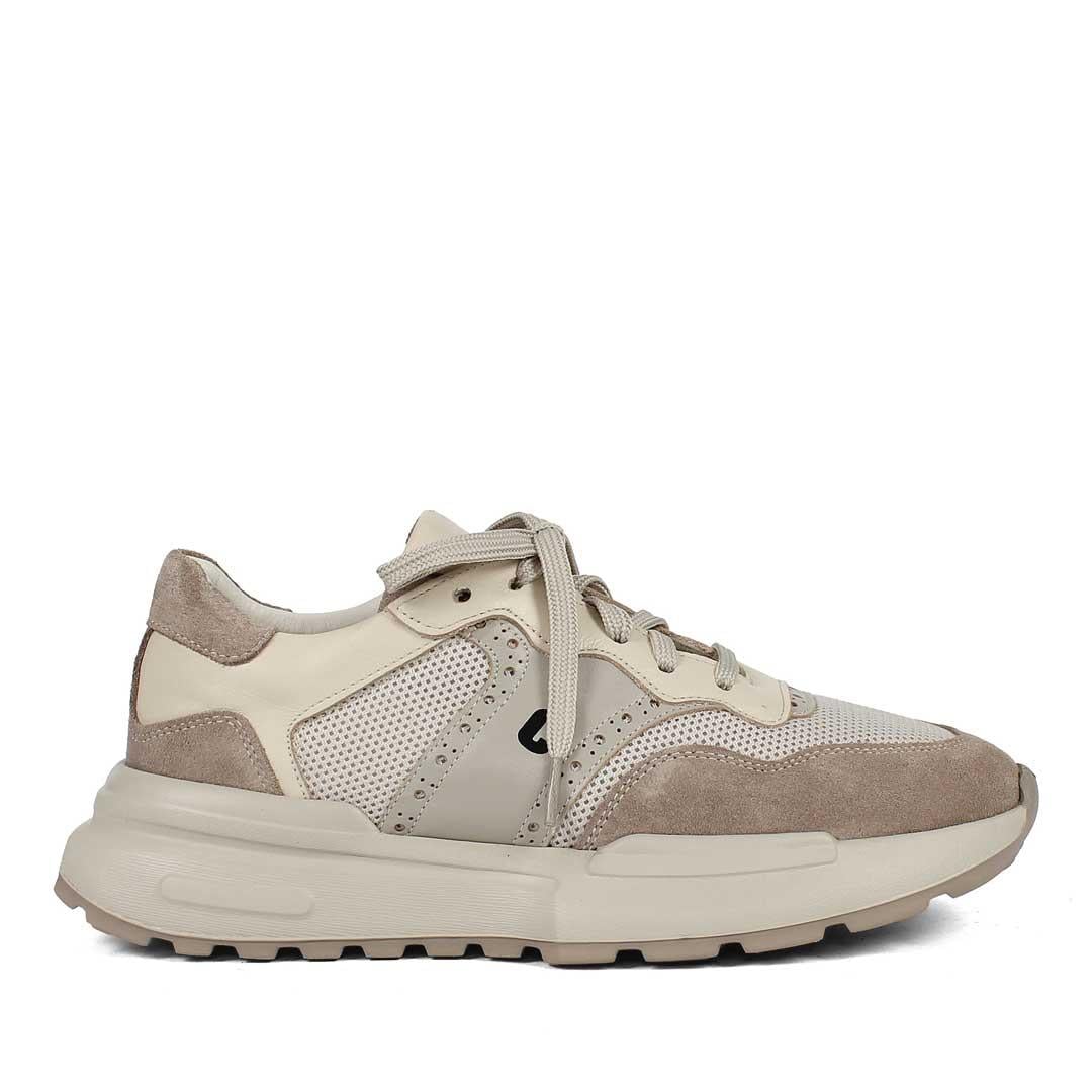 Celal Gültekin Kadın Bej Bağcıklı Kalın Tabanlı Süet Deri Sneaker