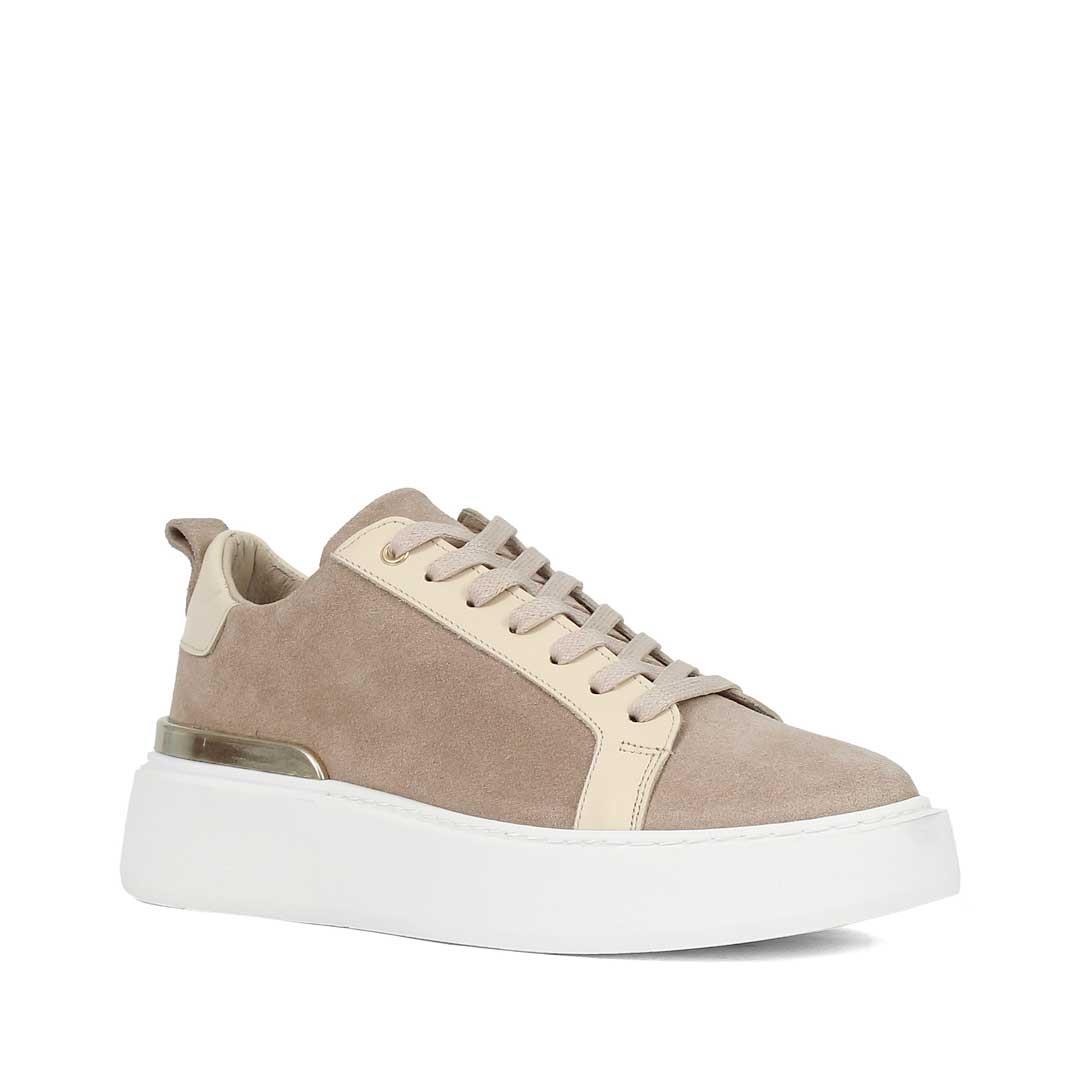 Celal Gültekin Kadın Bej Bağcıklı Kalın Tabanlı Süet Deri Sneaker