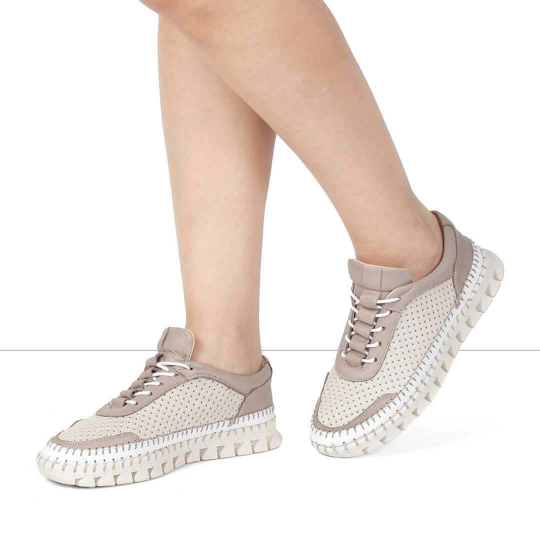 Celal Gültekin Kadın Bej Vizon Bağcıklı Kalın Tabanlı Deri Sneaker