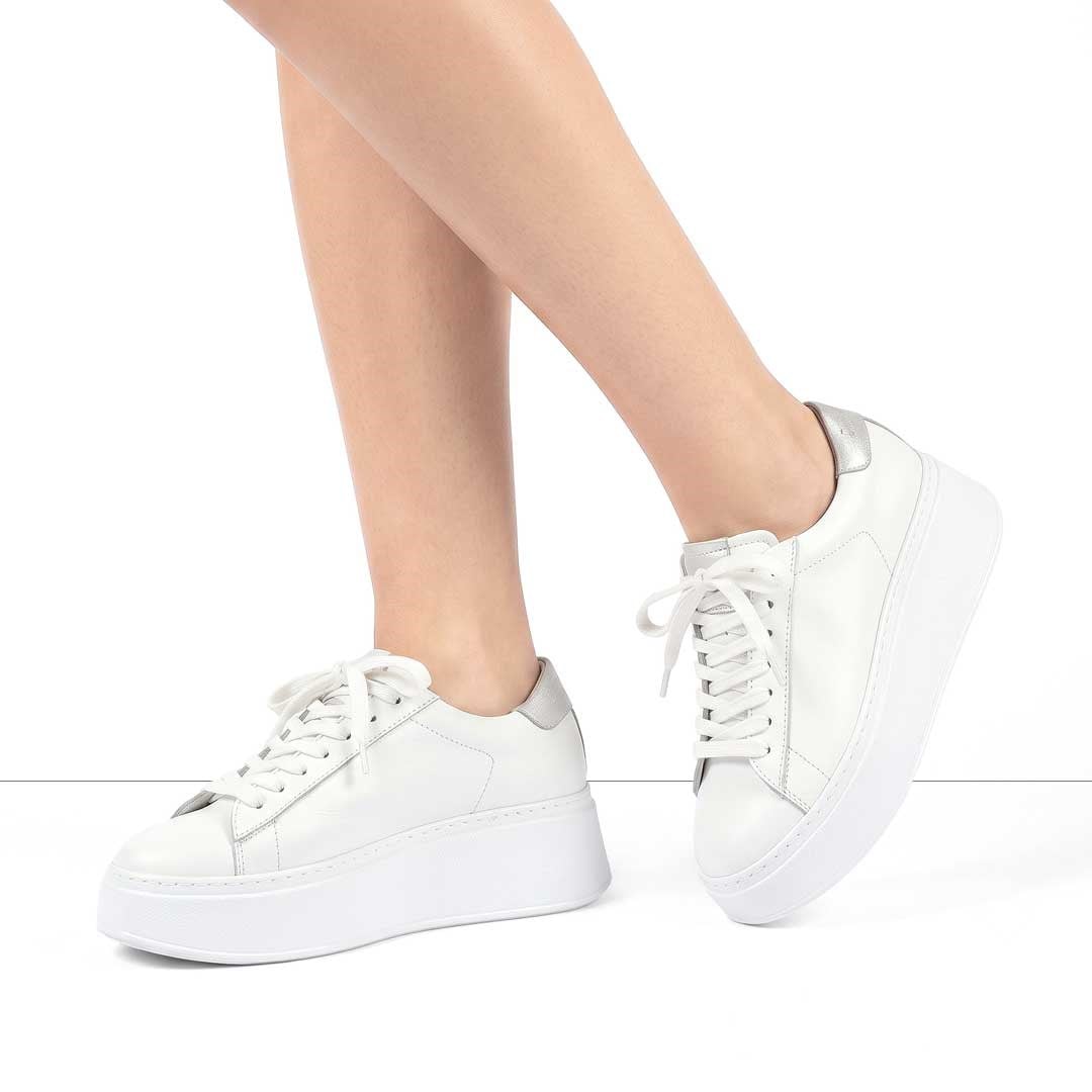 Celal Gültekin Kadın Beyaz Bağcıklı Kalın Tabanlı Deri Sneaker
