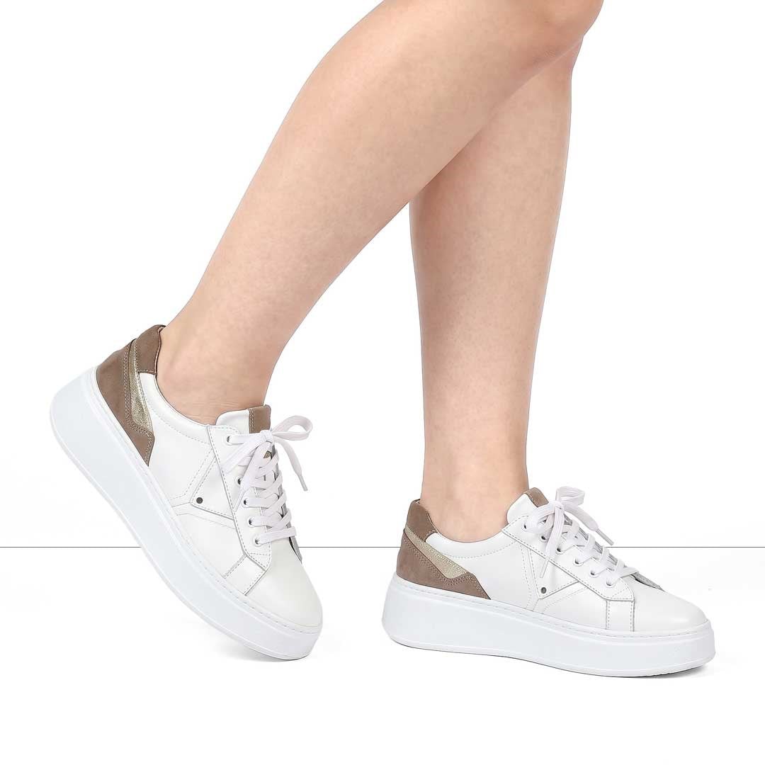 Celal Gültekin Kadın Beyaz Bağcıklı Kalın Tabanlı Deri Sneaker