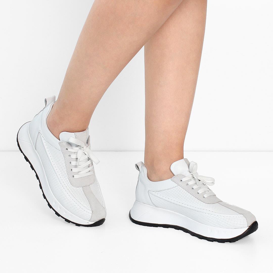 Celal Gültekin Kadın Beyaz Bağcıklı Kalın Tabanlı Süet Deri Sneaker