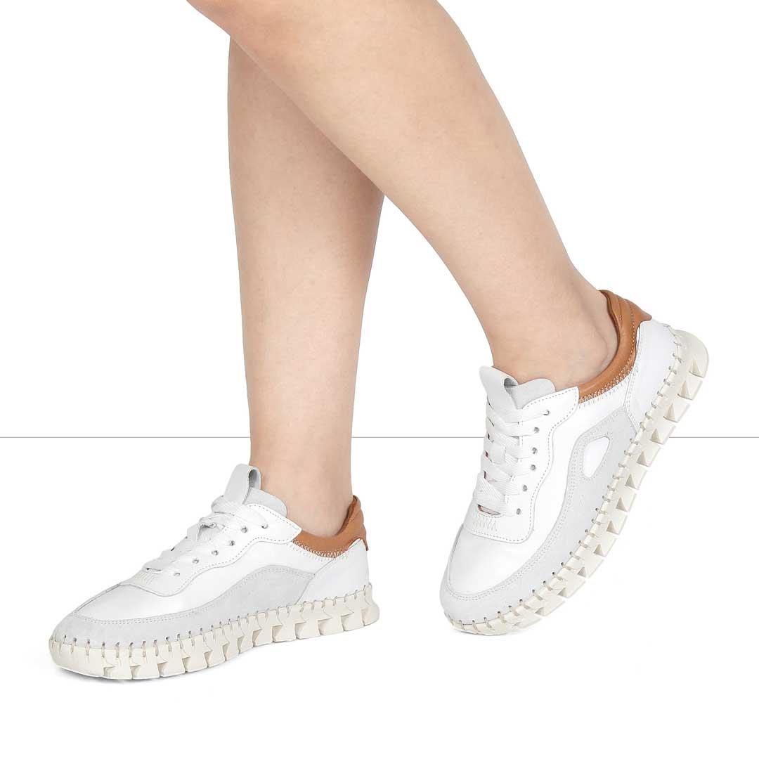 Celal Gültekin Kadın Beyaz Bağcıklı Kalın Tabanlı Süet Deri Sneaker