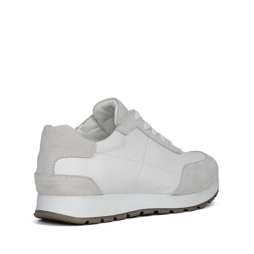 Celal Gültekin Kadın Beyaz Bağcıklı Kalın Tabanlı Süet Deri Sneaker