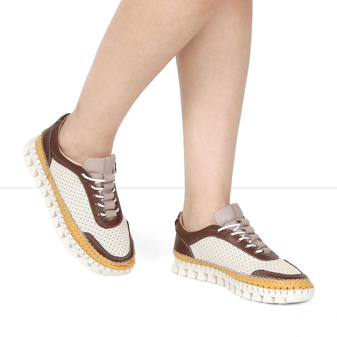 Celal Gültekin Kadın Kahverengi Bej Bağcıklı Kalın Tabanlı Deri Sneaker