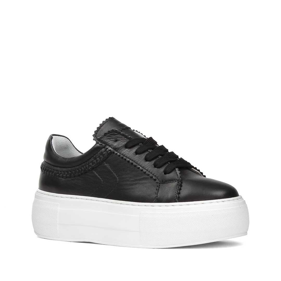 Celal Gültekin Kadın Siyah Bağcıklı Kalın Tabanlı Deri Sneaker