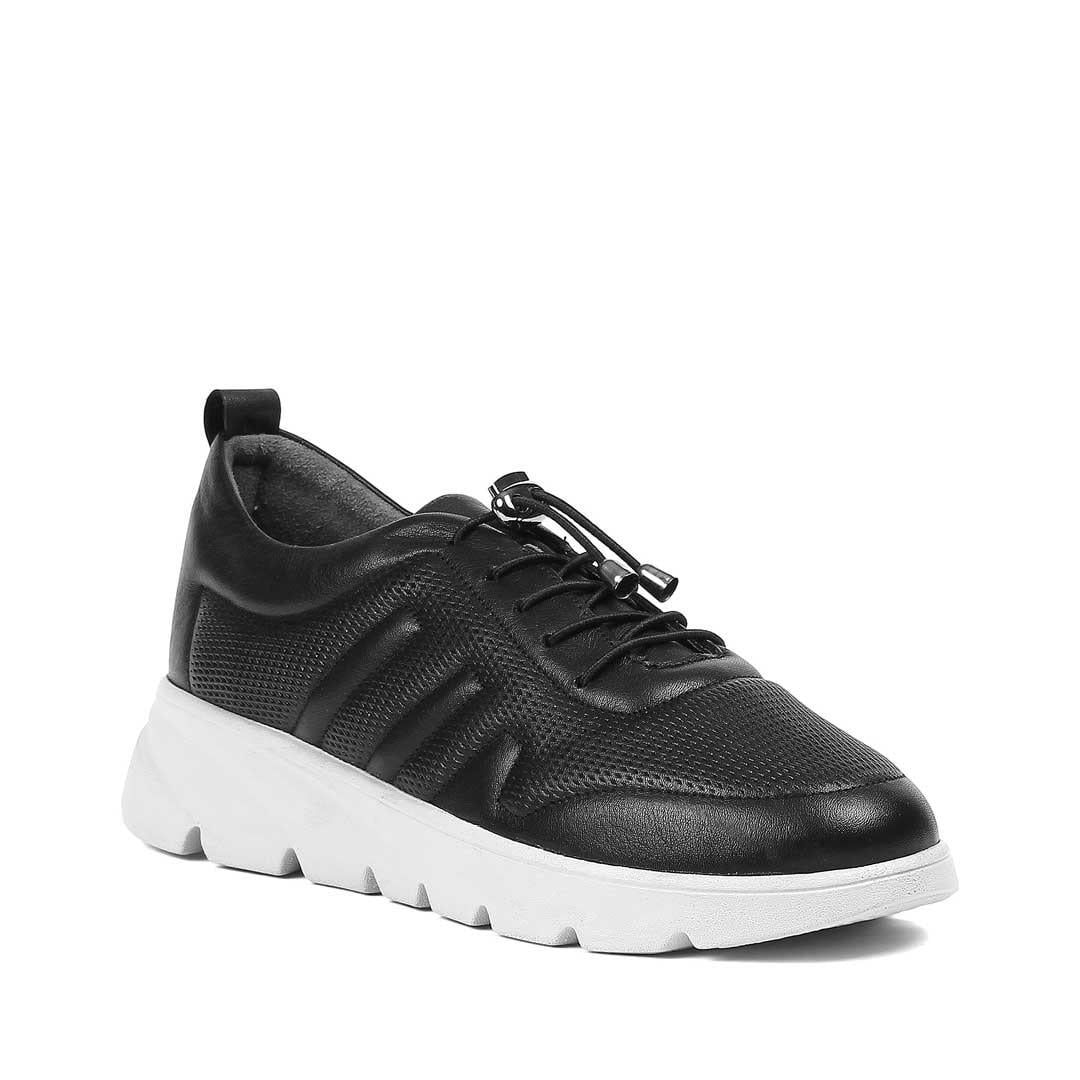 Celal Gültekin Kadın Siyah Bağcıklı Kalın Tabanlı Deri Sneaker