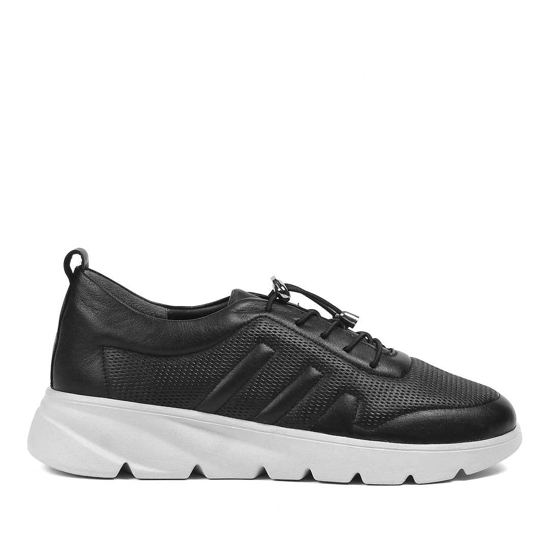 Celal Gültekin Kadın Siyah Bağcıklı Kalın Tabanlı Deri Sneaker