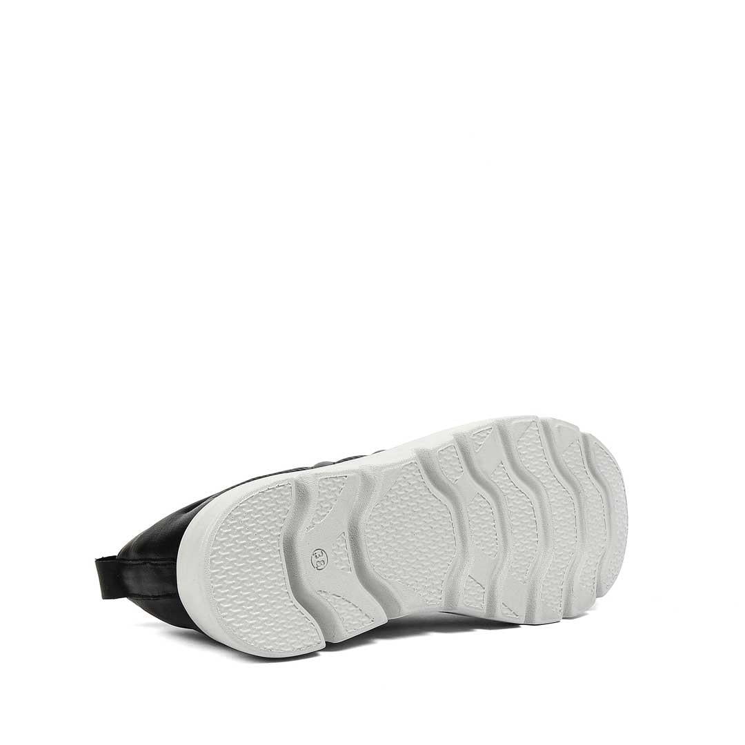 Celal Gültekin Kadın Siyah Bağcıklı Kalın Tabanlı Deri Sneaker