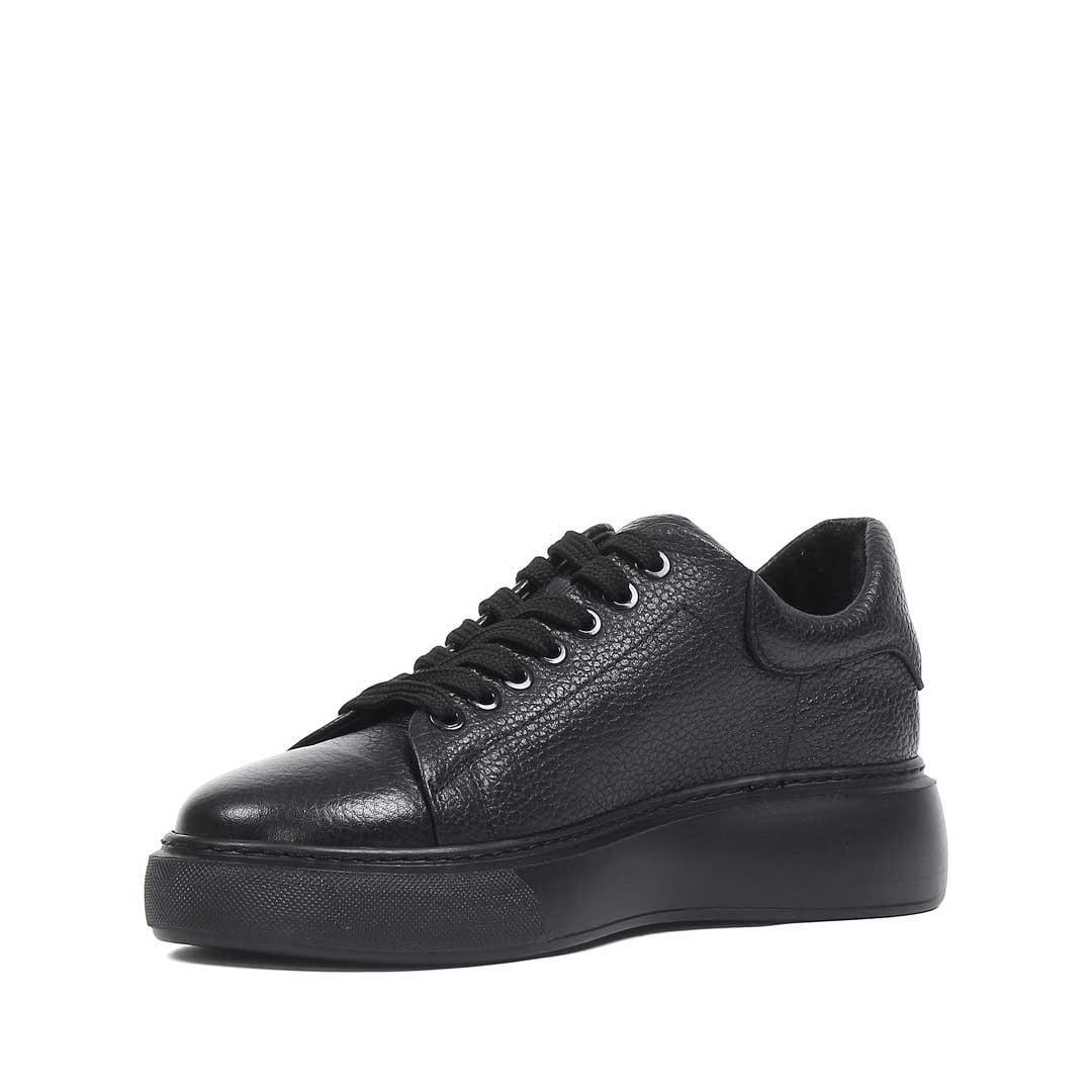 Celal Gültekin Kadın Siyah Bağcıklı Kalın Tabanlı Deri Sneaker