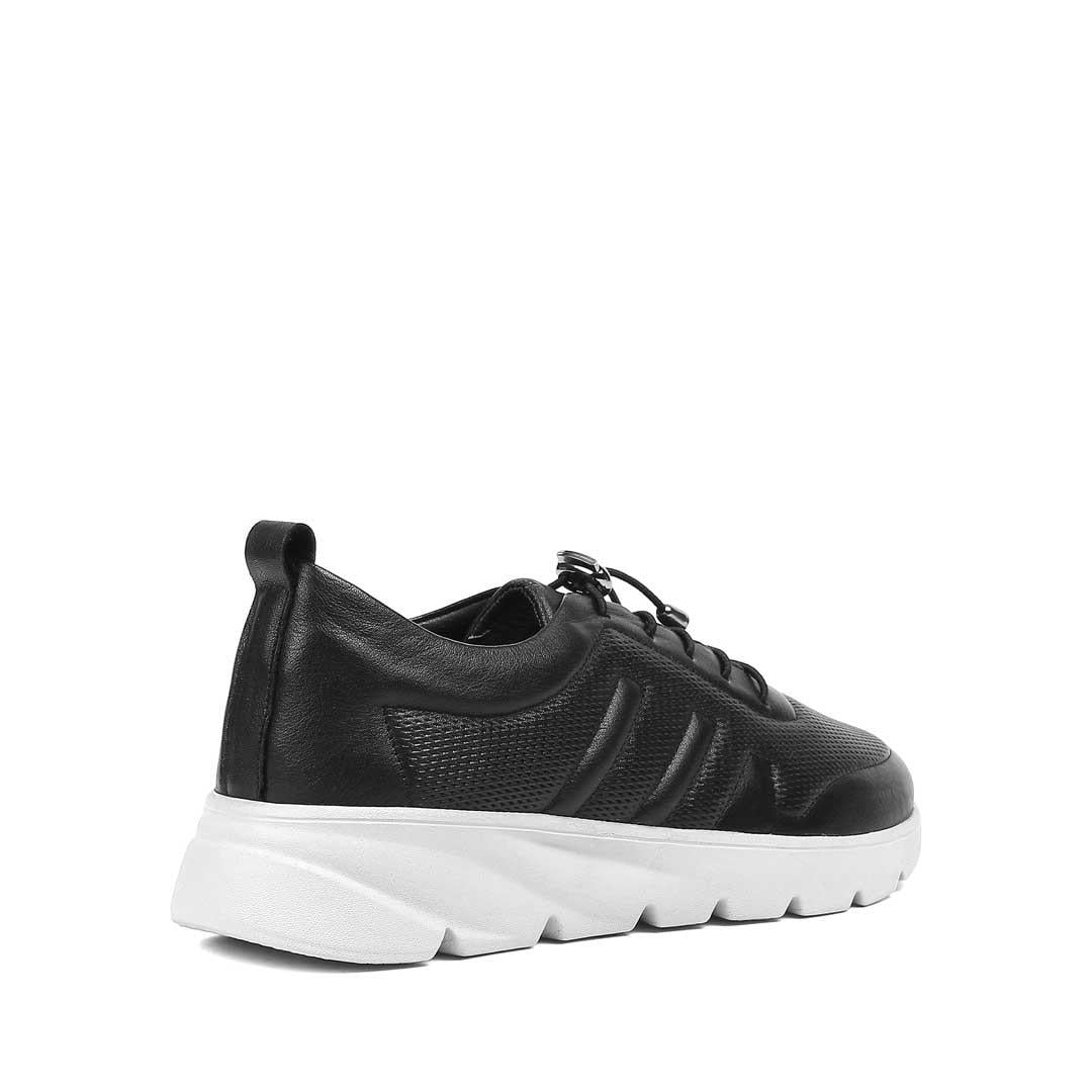 Celal Gültekin Kadın Siyah Bağcıklı Kalın Tabanlı Deri Sneaker