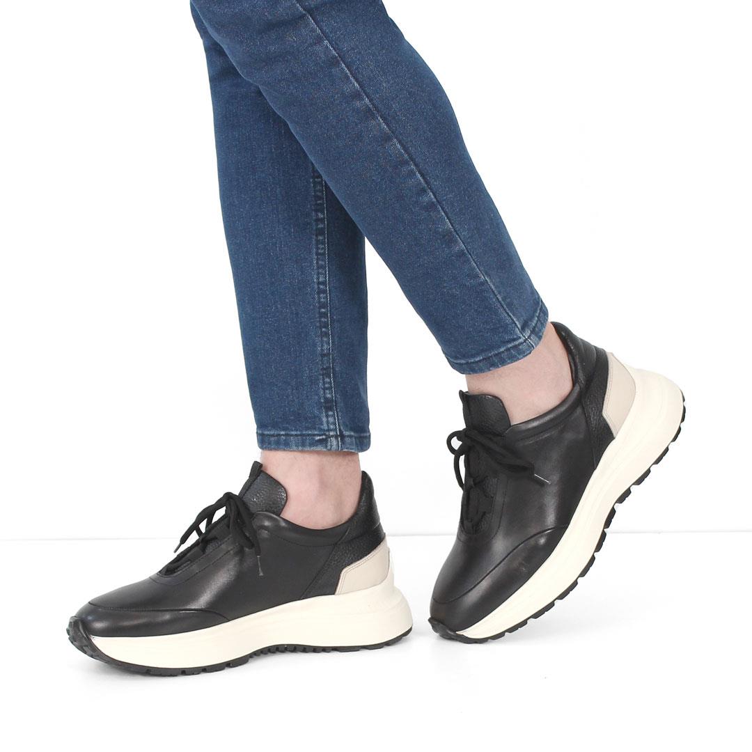 Celal Gültekin Kadın Siyah Bağcıklı Kalın Tabanlı Deri Sneaker