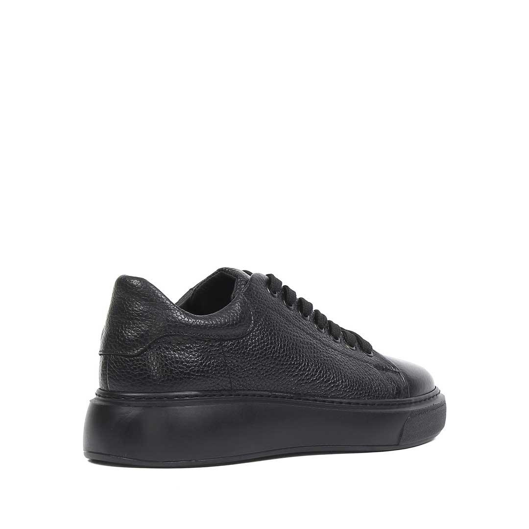Celal Gültekin Kadın Siyah Bağcıklı Kalın Tabanlı Deri Sneaker