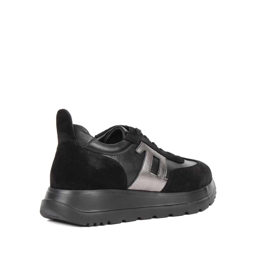 Celal Gültekin Kadın Siyah Bağcıklı Kalın Tabanlı Süet Deri Sneaker