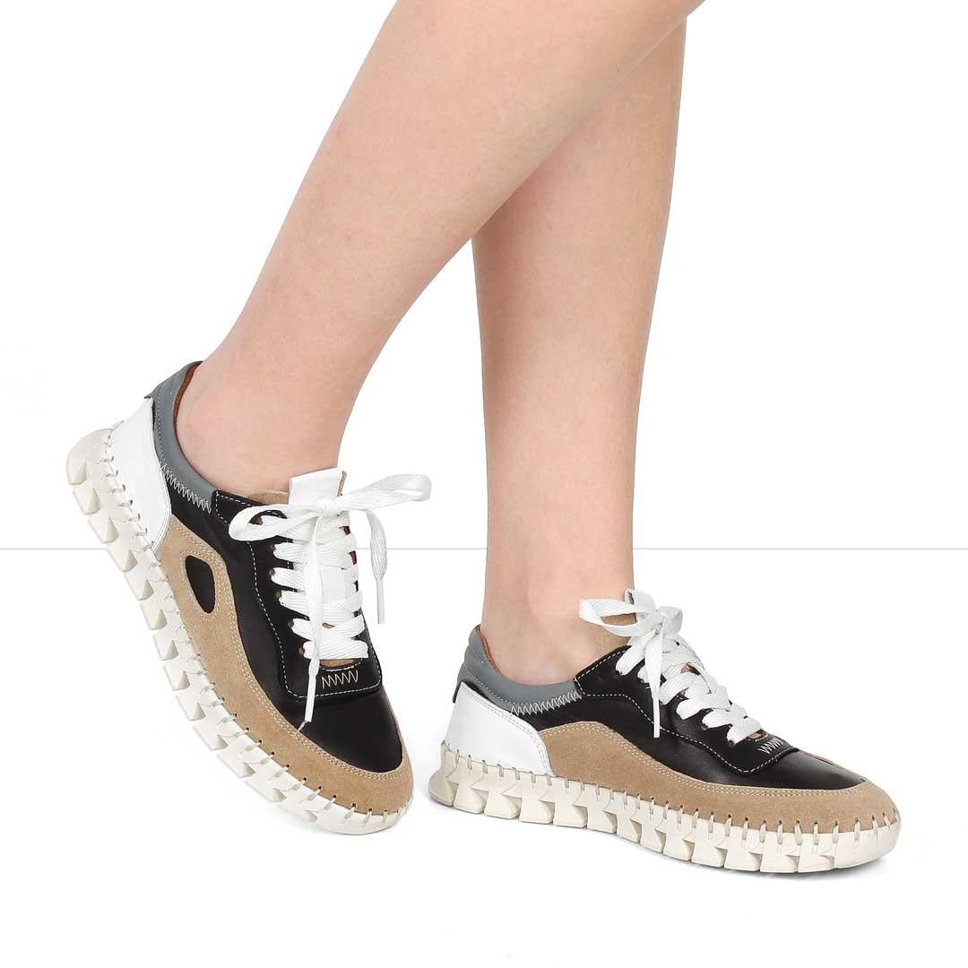 Celal Gültekin Kadın Siyah Bağcıklı Kalın Tabanlı Vizon Süet Deri Sneaker