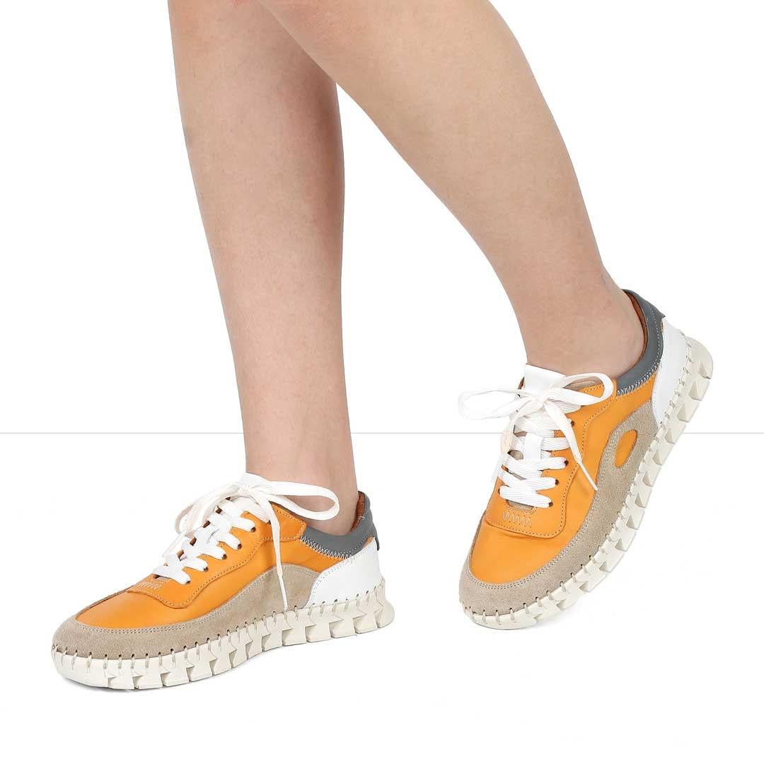 Celal Gültekin Kadın Turuncu Bağcıklı Kalın Tabanlı Kum Süet Deri Sneaker