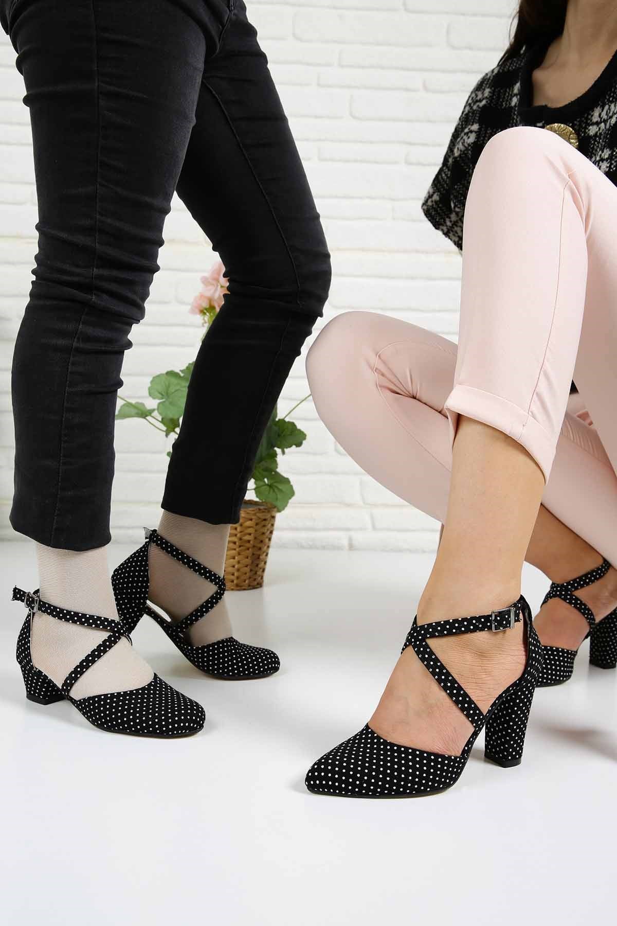 31-35  Çocuk Topuklu Sandalet  - E402 SİYAH PUANLI