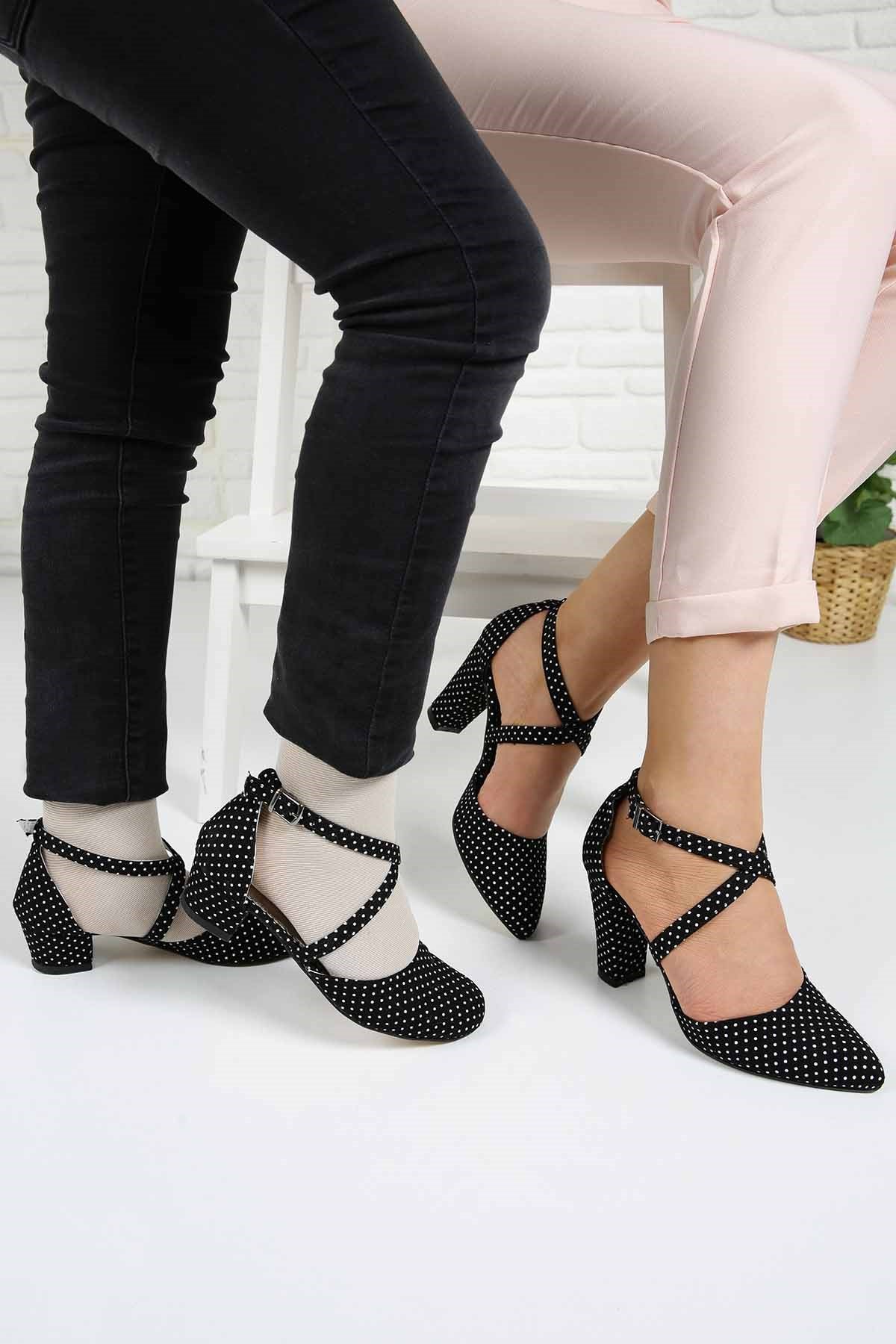 31-35  Çocuk Topuklu Sandalet  - E402 SİYAH PUANLI