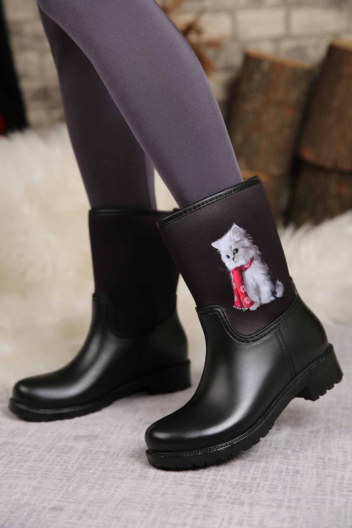 Bayan Kedili Kısa Yağmur Botu KEDİLİ