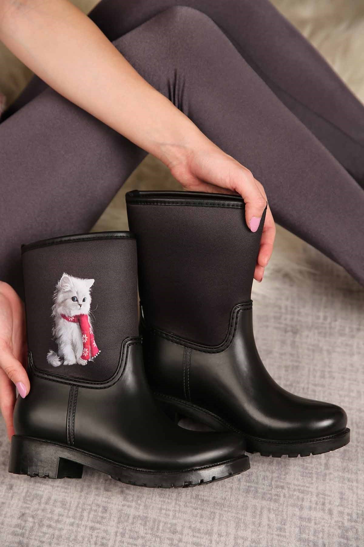 Bayan Kedili Kısa Yağmur Botu KEDİLİ