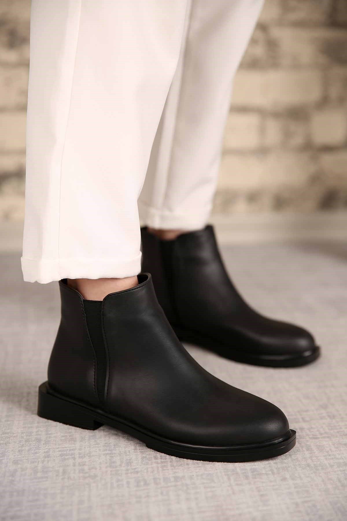 Bayan Lastikli Bot SİYAH