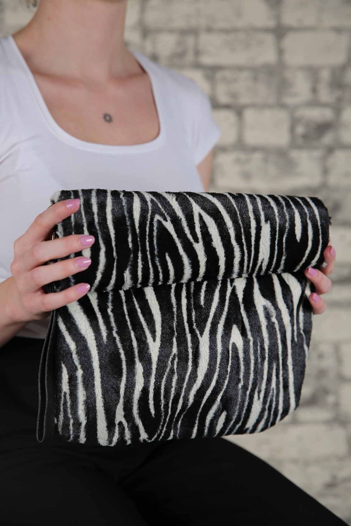 Bayan Tüylü Kol Çantası ZEBRA