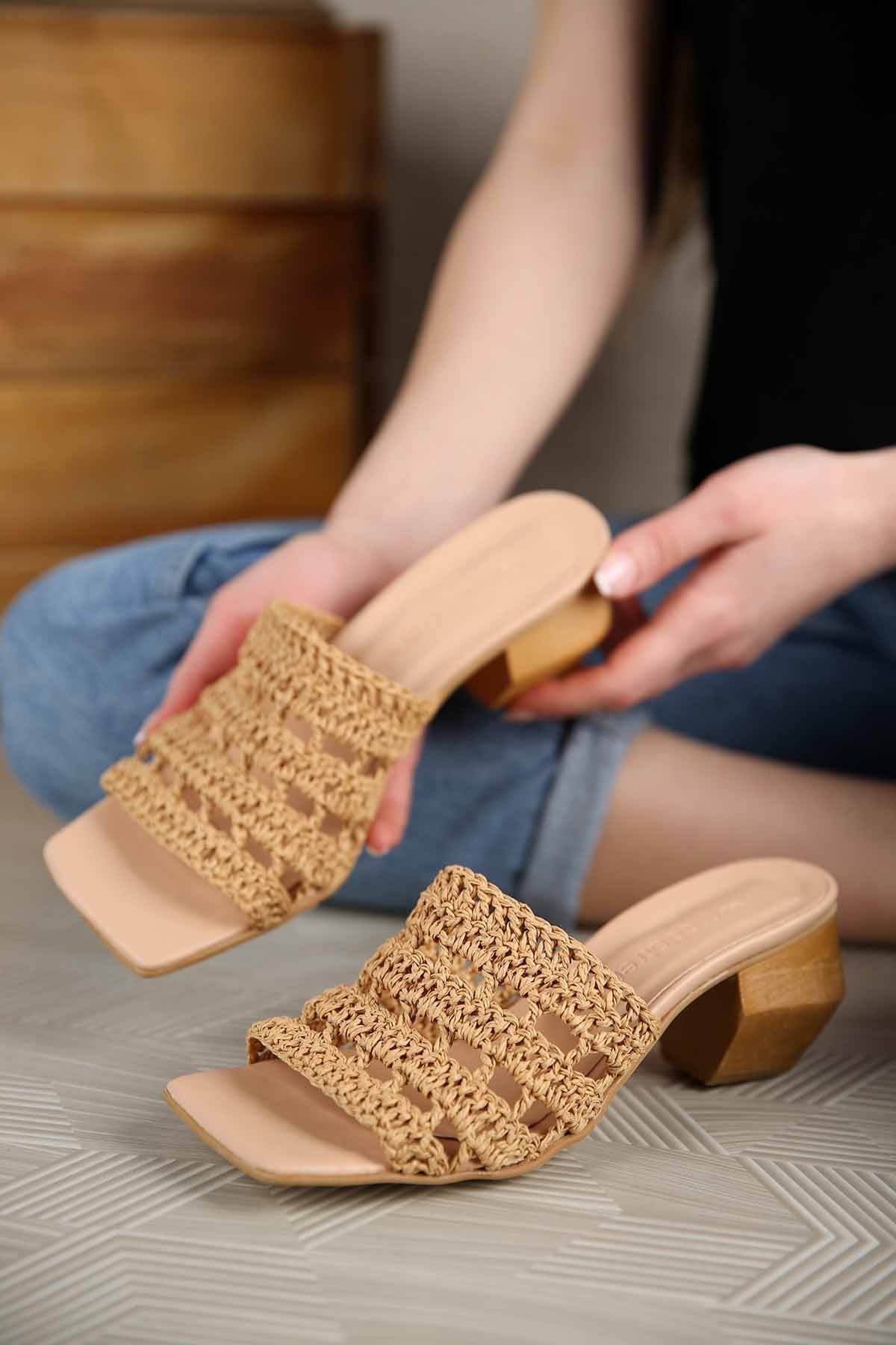 Kadın Ahşap Topuklu Örgü Terlik CAMEL