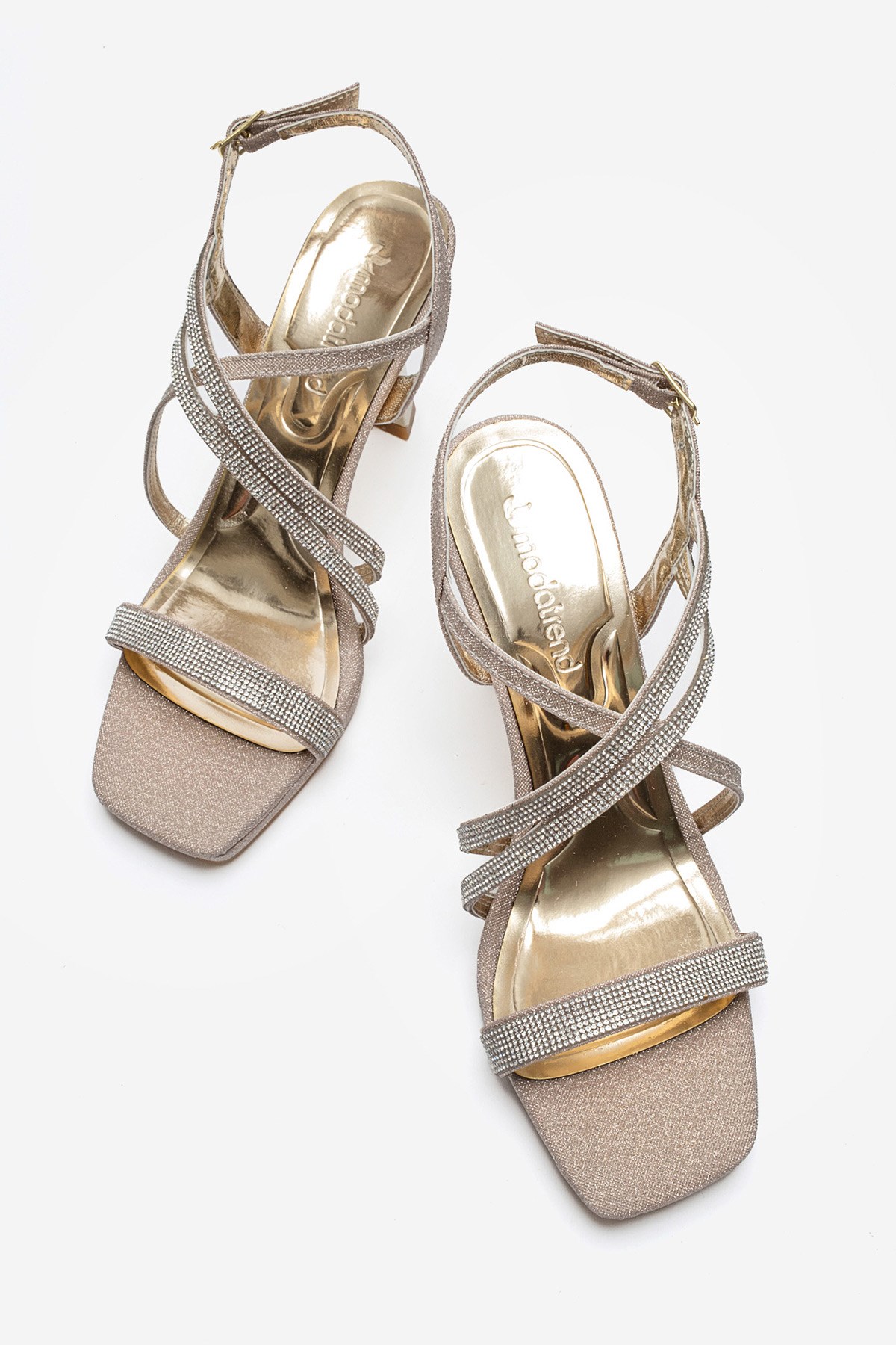 Kadın Çapraz Taş Biyeli Ökçe Boyalı Topuklu Sandalet ALTIN SİM