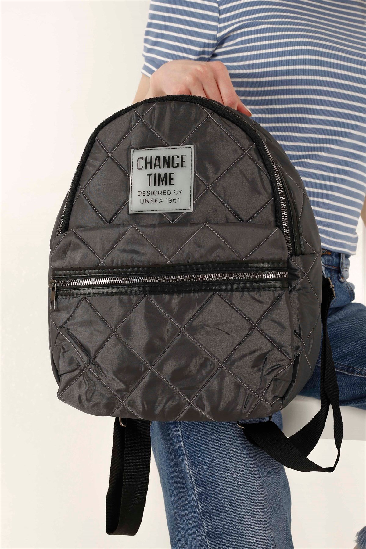 Kadın Kapitoneli Sırt Çantası LACİ SATEN