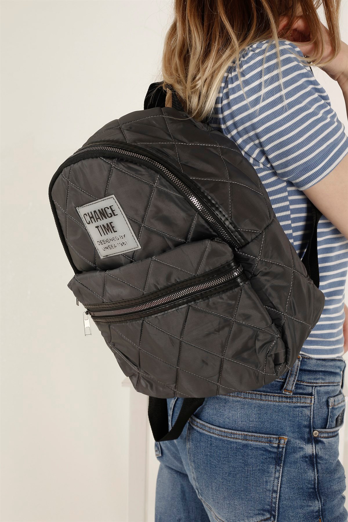 Kadın Kapitoneli Sırt Çantası LACİ SATEN