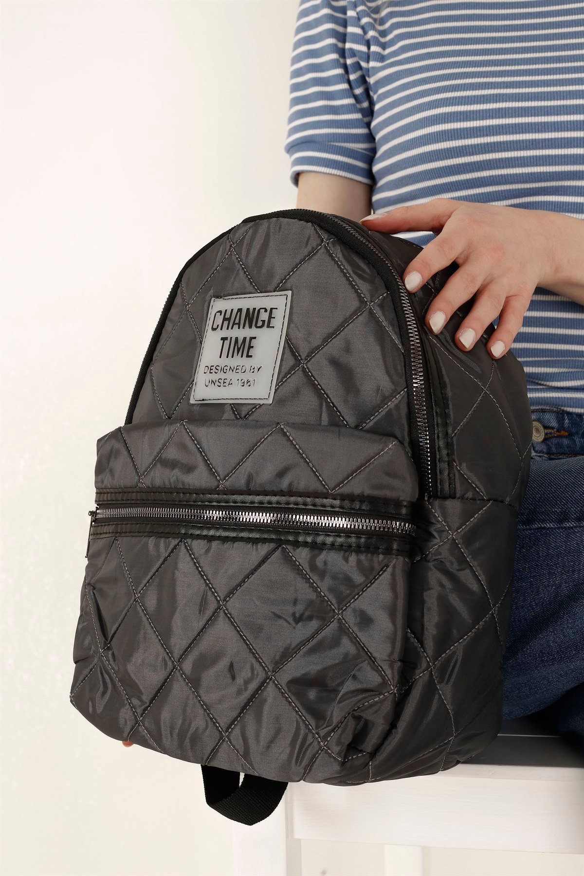 Kadın Kapitoneli Sırt Çantası LACİ SATEN