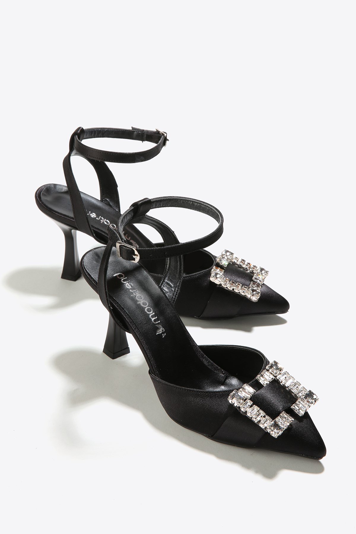 Kadın Kare Taşlı Topuklu Ayakkabı SİYAH SATEN