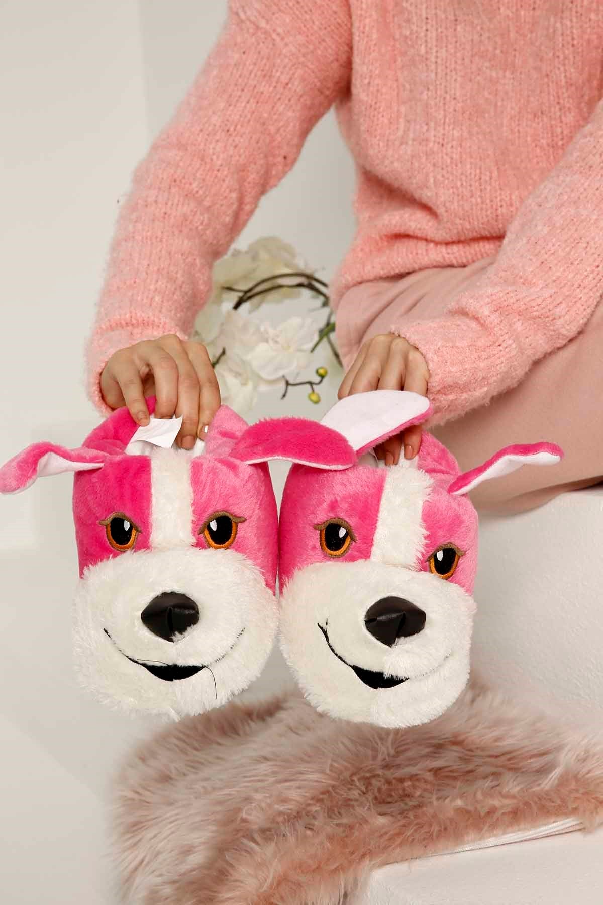 Kadın Köpekli Ev Pandufu FUJE