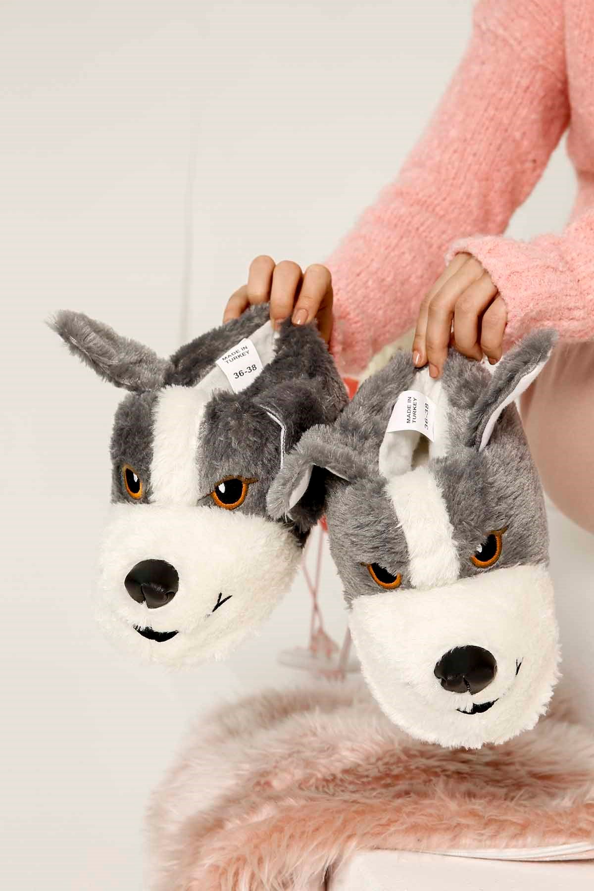 Kadın Köpekli Ev Pandufu GRİ