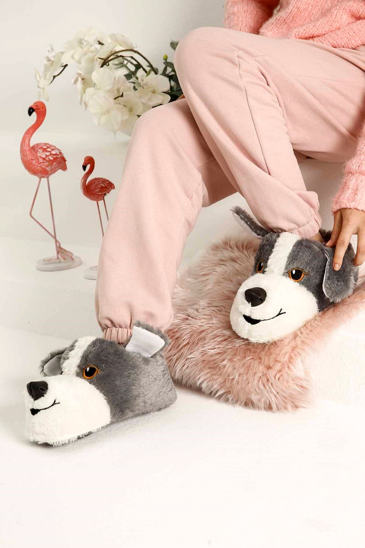 Kadın Köpekli Ev Pandufu GRİ