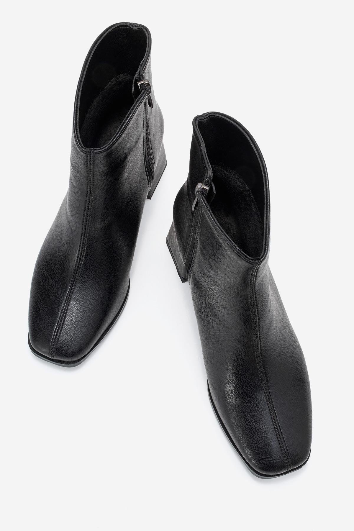 Kadın Sade Küt Burunlu Topuklu Bot SİYAH CİLT