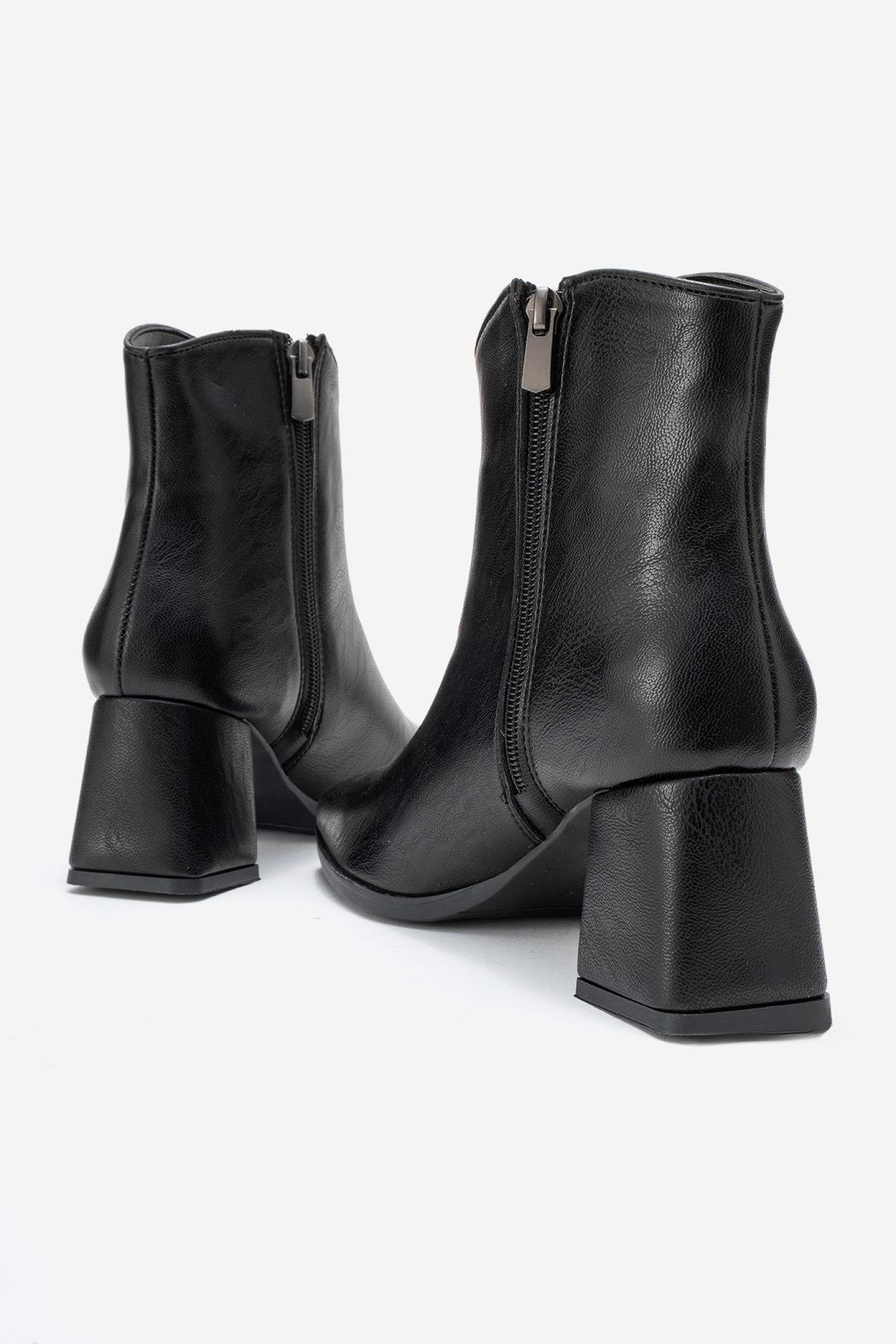Kadın Sade Küt Burunlu Topuklu Bot SİYAH CİLT