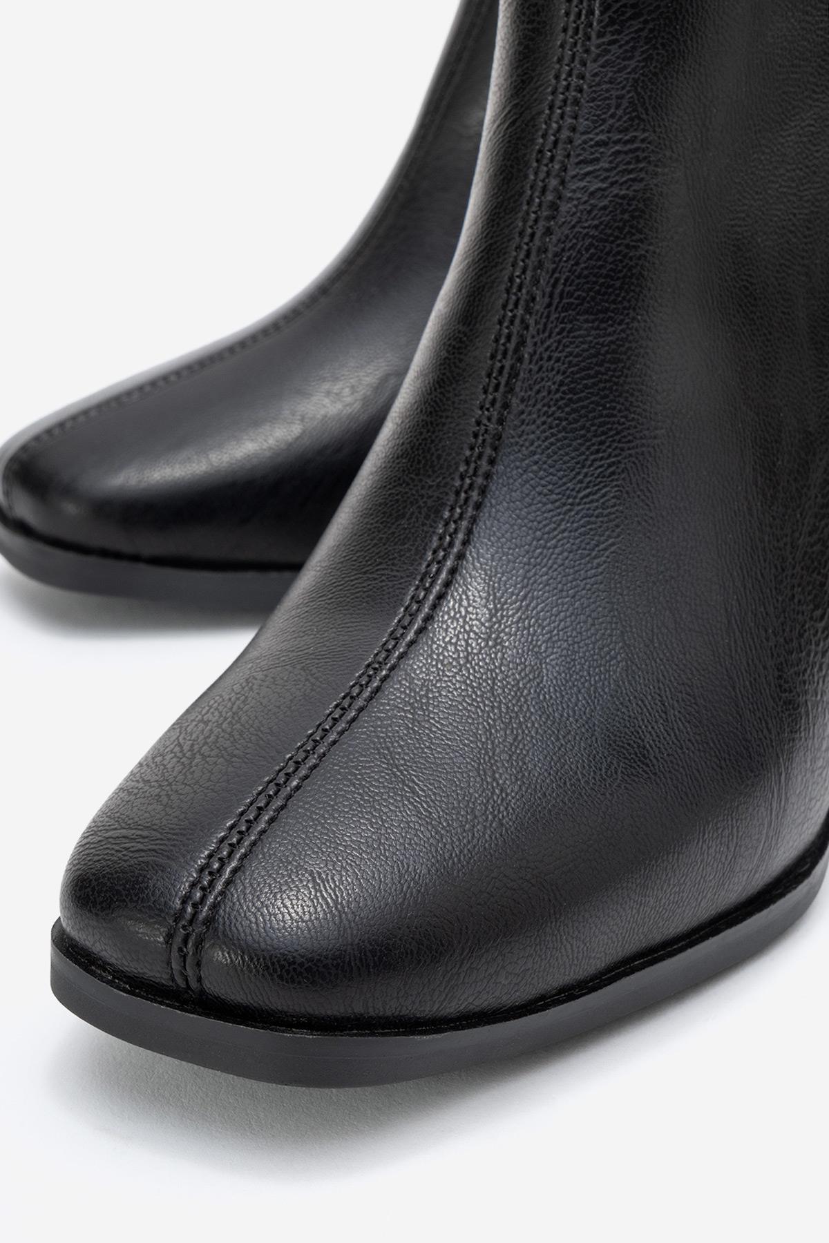 Kadın Sade Küt Burunlu Topuklu Bot SİYAH CİLT