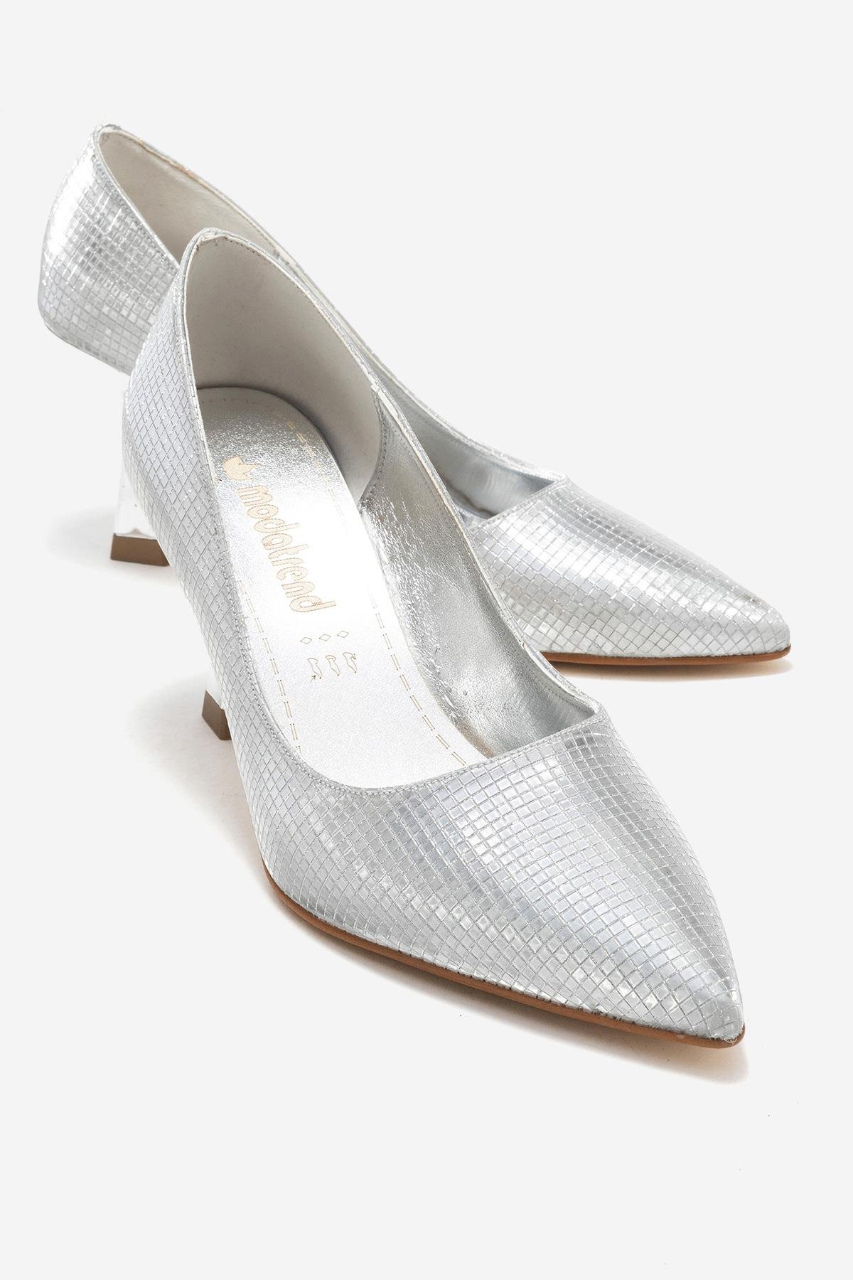 Kadın Stiletto Ayakkabı; GÜMÜŞ