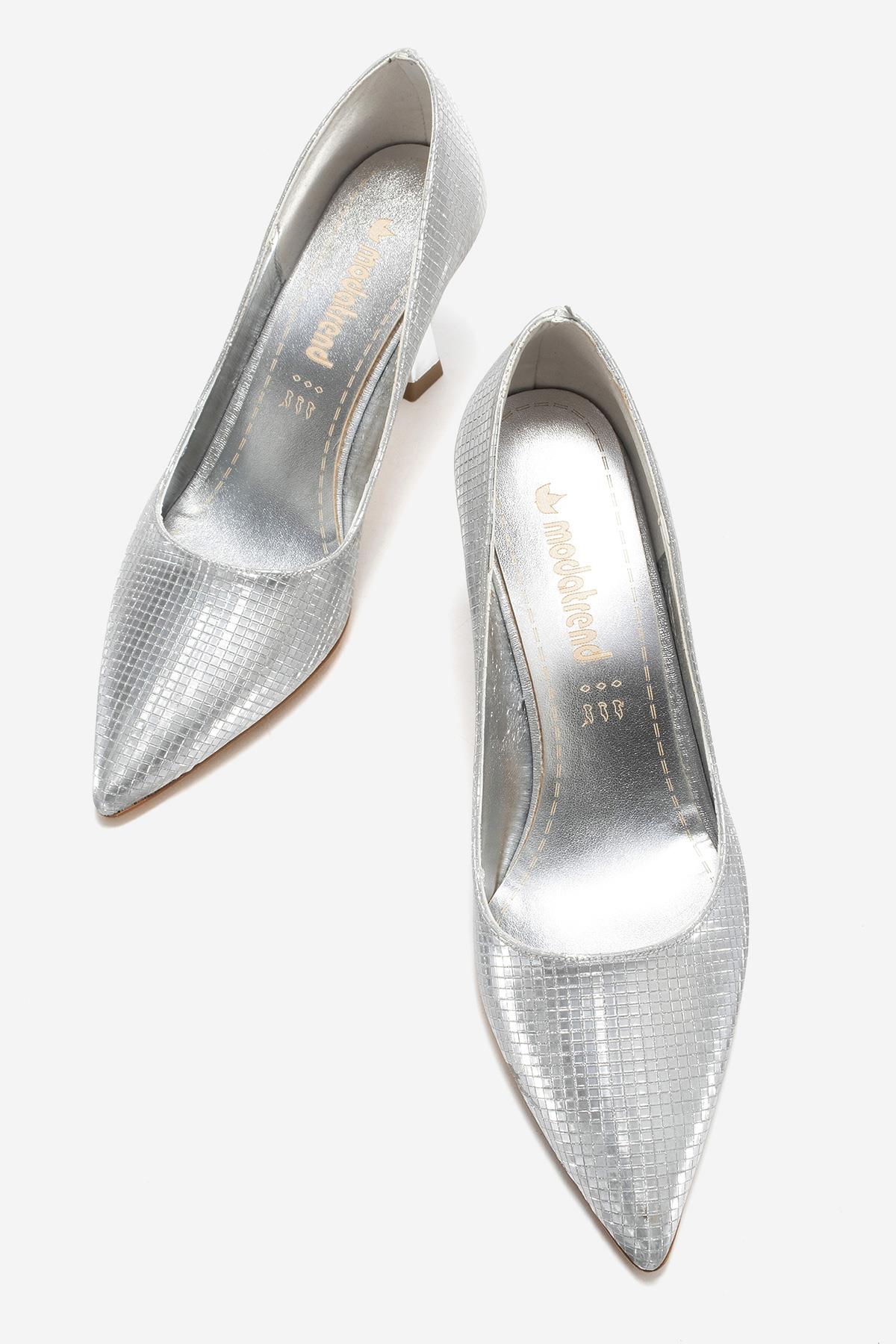 Kadın Stiletto Ayakkabı; GÜMÜŞ