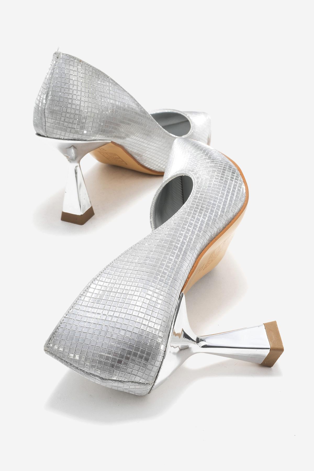 Kadın Stiletto Ayakkabı; GÜMÜŞ