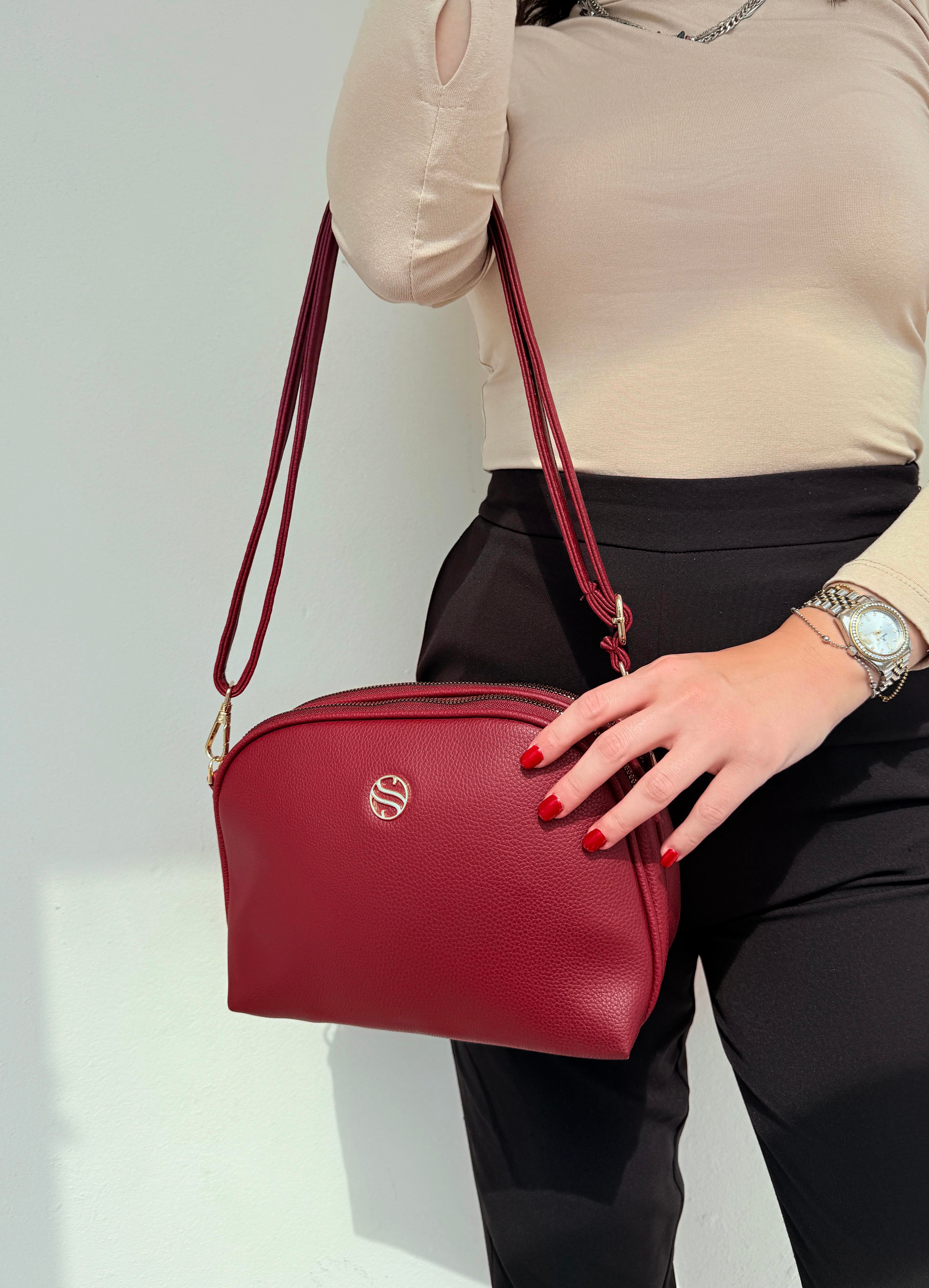 Parlak Siyah Çapraz Kullanıma Uygun Omuz Çantası BORDO