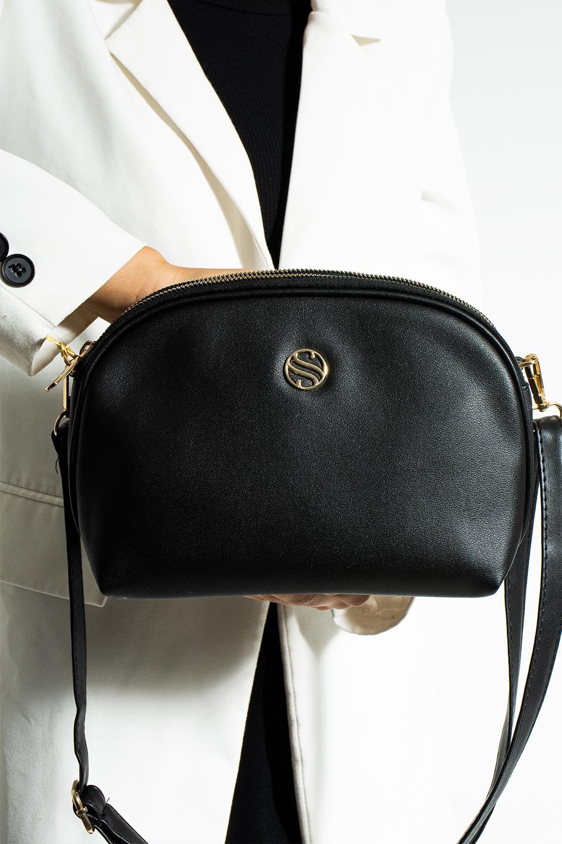 Parlak Siyah Çapraz Kullanıma Uygun Omuz Çantası SİYAH