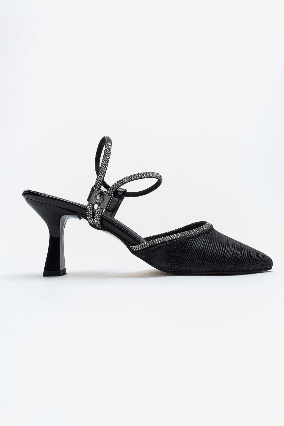 Şampanya Ökçeli Biyeli Taşlı Sivri Burunlu Topuklu Ayakkabı SİYAH