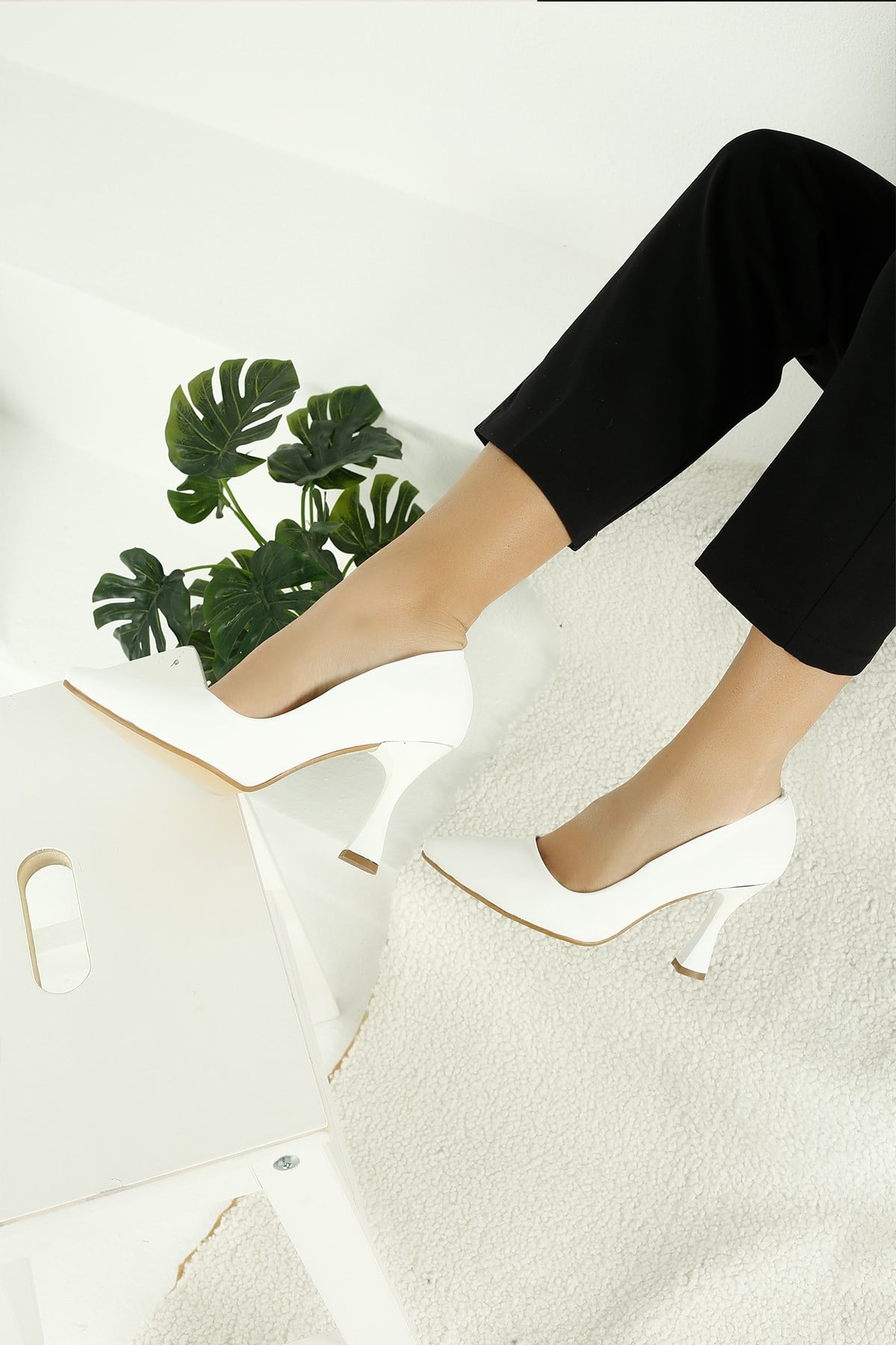 Sivri Burunlu Stiletto Ayakkabı BEYAZ SATEN